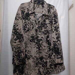 MAGGIE BARNES CONVERTIBLE SLEEVE FLORAL PRINT BUTTON DOWN SHIRT